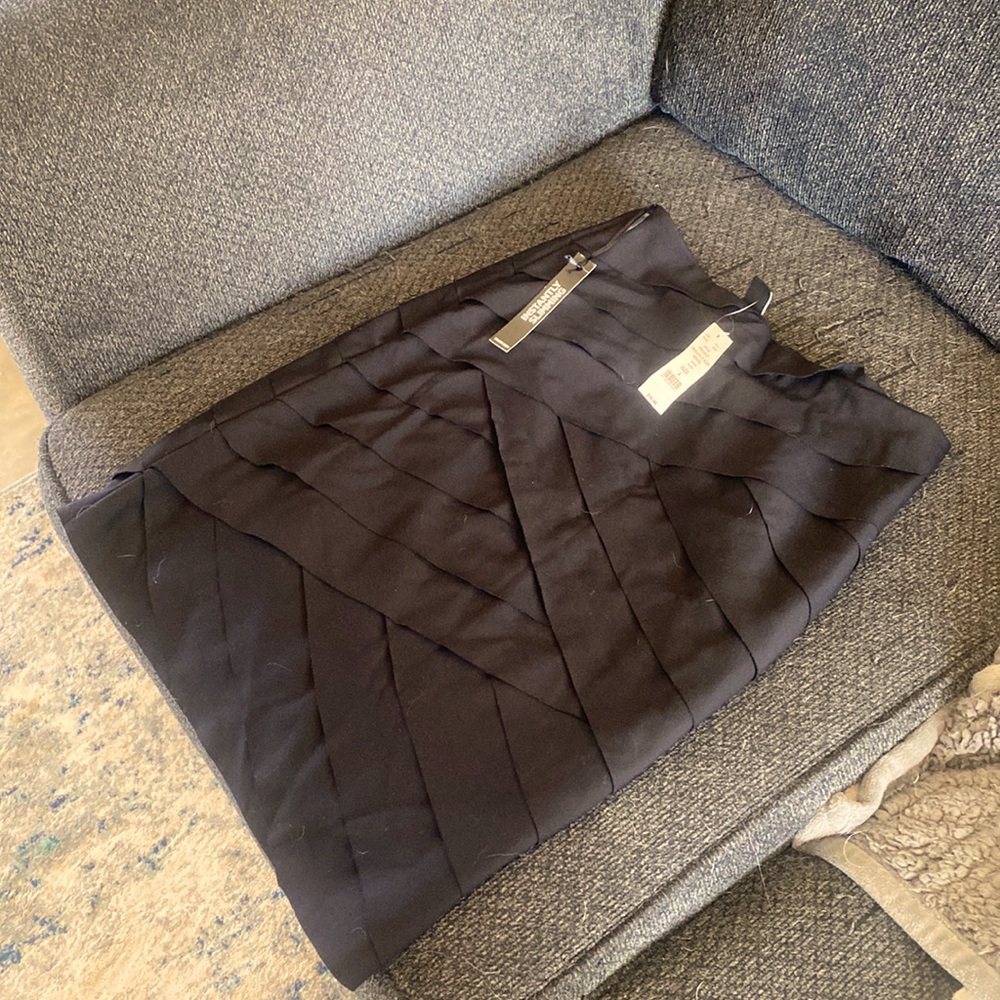 WHBM Size 6, slimming pencil skirt